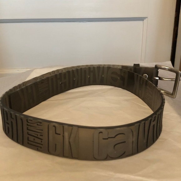 CALVIN KLEIN JEANS GREY RUBER MOLDED BELT sz 31.5 main image 5